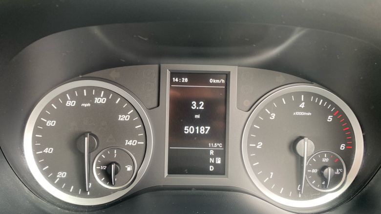 Mercedes-Benz Vito L2 Diesel Rwd 116CDI Premium Crew Van 9G-Tronic